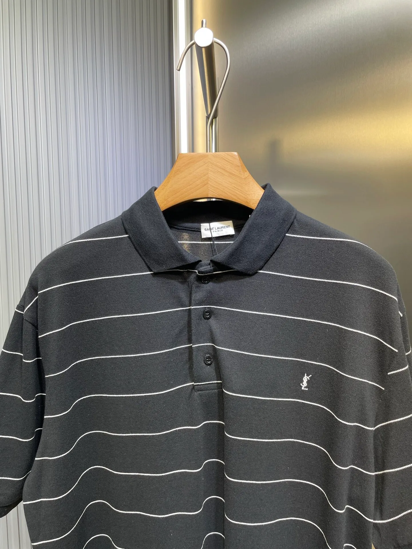 Saint Laurent POLO 1:1 Breathable Black White YSL 1: YSL 2: ： 1:1 YSL 1:1 YSL ： Size： S M L XL ： MM 025-A 55